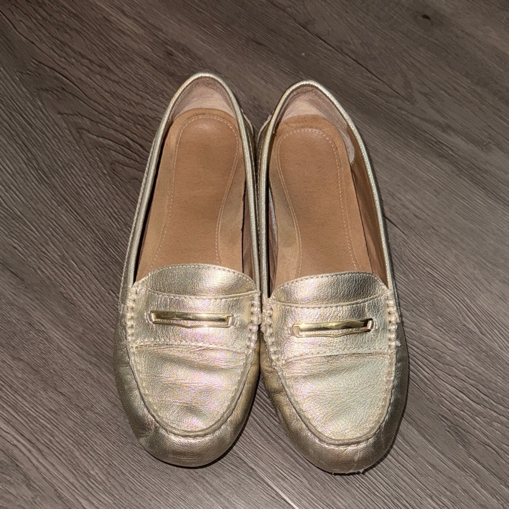Vionic gold loafer 8.5